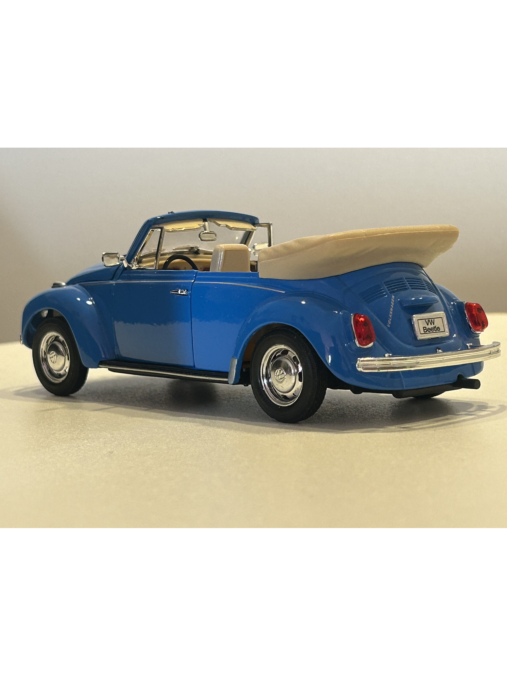 Volkswagen Beetle Cabriolet – Modelo a Escala 1:24 Welly Diecast Coleccionable 8