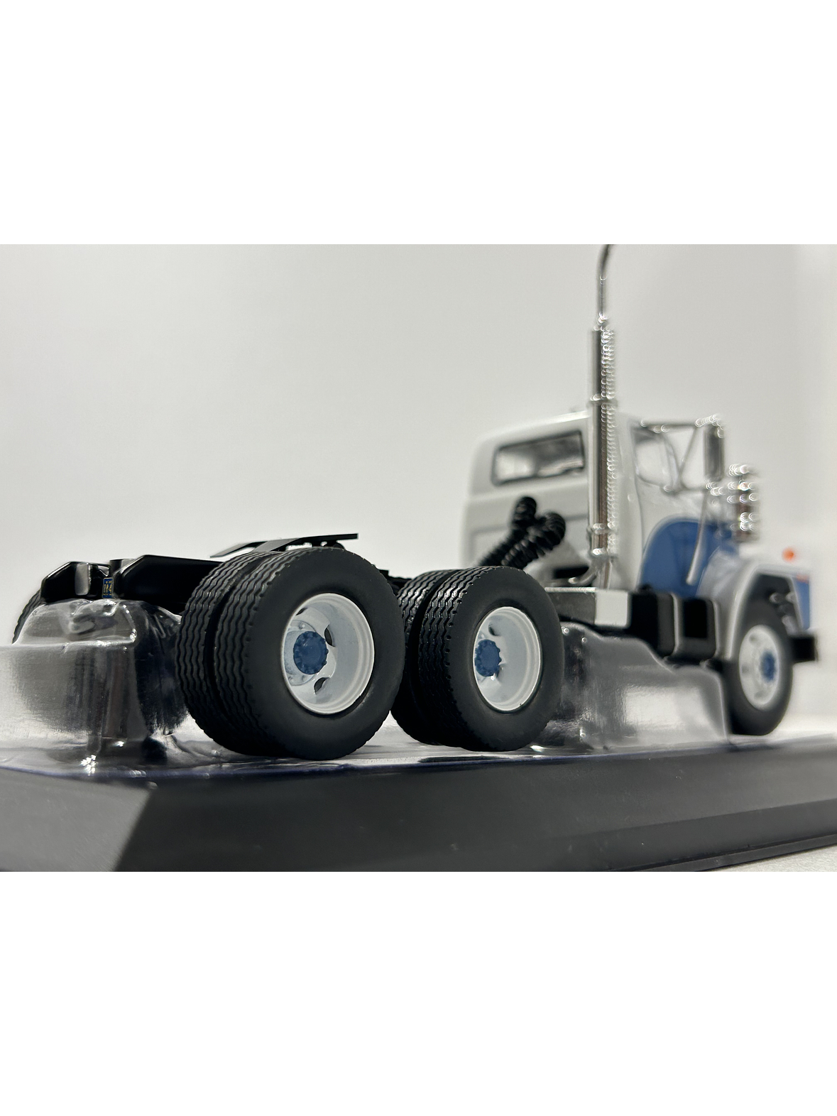 Dodge LCF CT900 1960 – IXO Models 1:43 – Clásico Americano Cabover 5