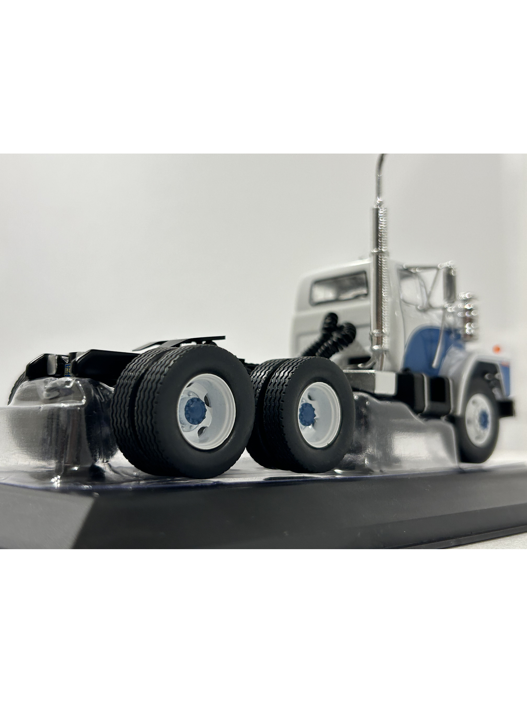 Dodge LCF CT900 1960 – IXO Models 1:43 – Clásico Americano Cabover 5