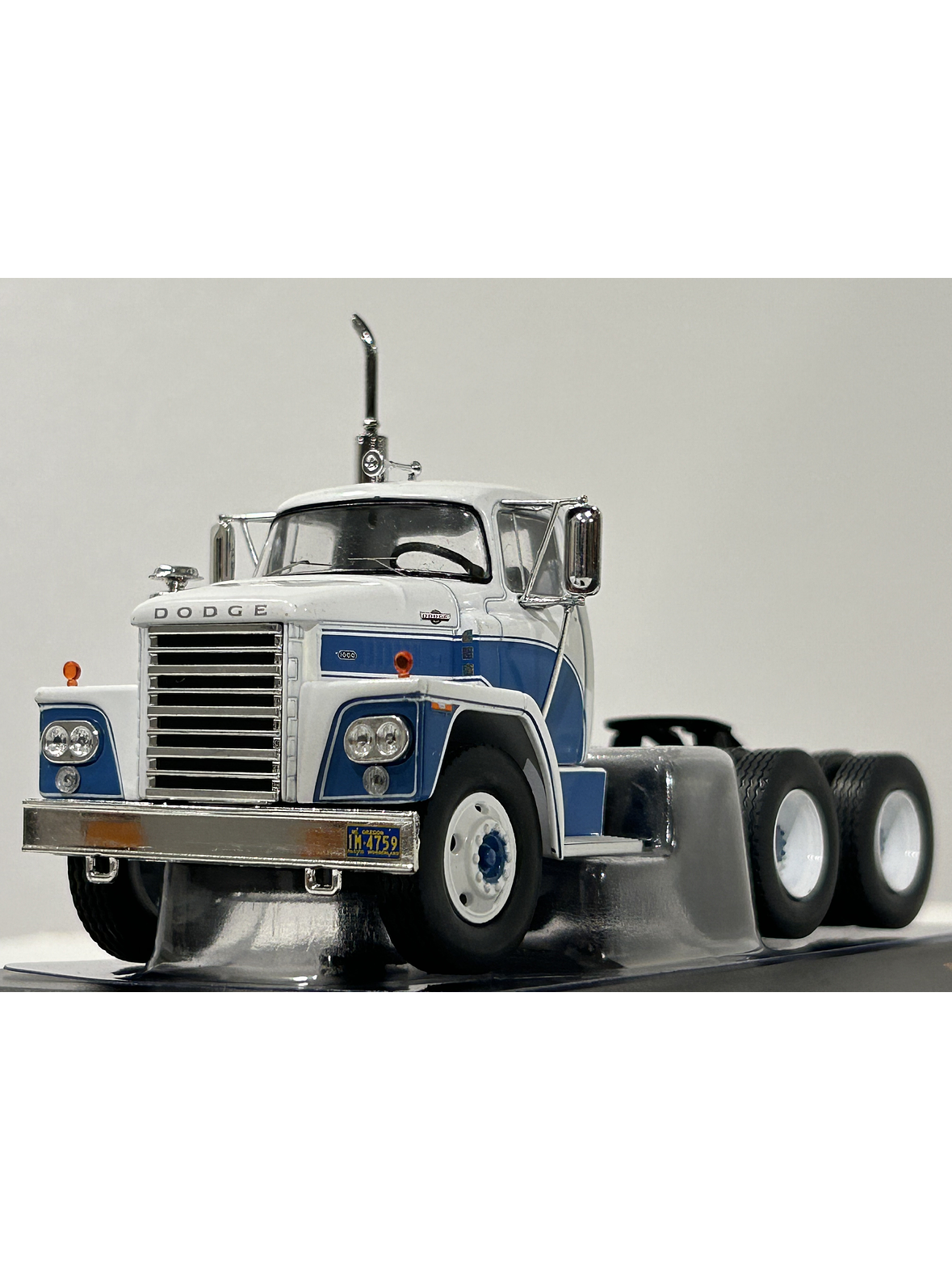 Dodge LCF CT900 1960 – IXO Models 1:43 – Clásico Americano Cabover 1