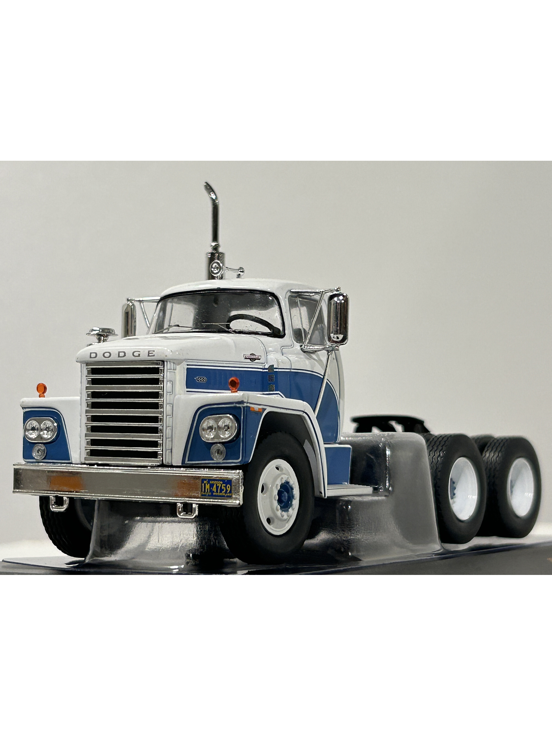 Dodge LCF CT900 1960 – IXO Models 1:43 – Clásico Americano Cabover 1