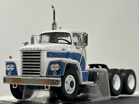 Dodge LCF CT900 1960 – IXO Models 1:43 – Clásico Americano Cabover
