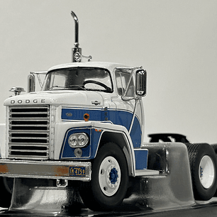 Dodge LCF CT900 1960 – IXO Models 1:43 – Clásico Americano Cabover