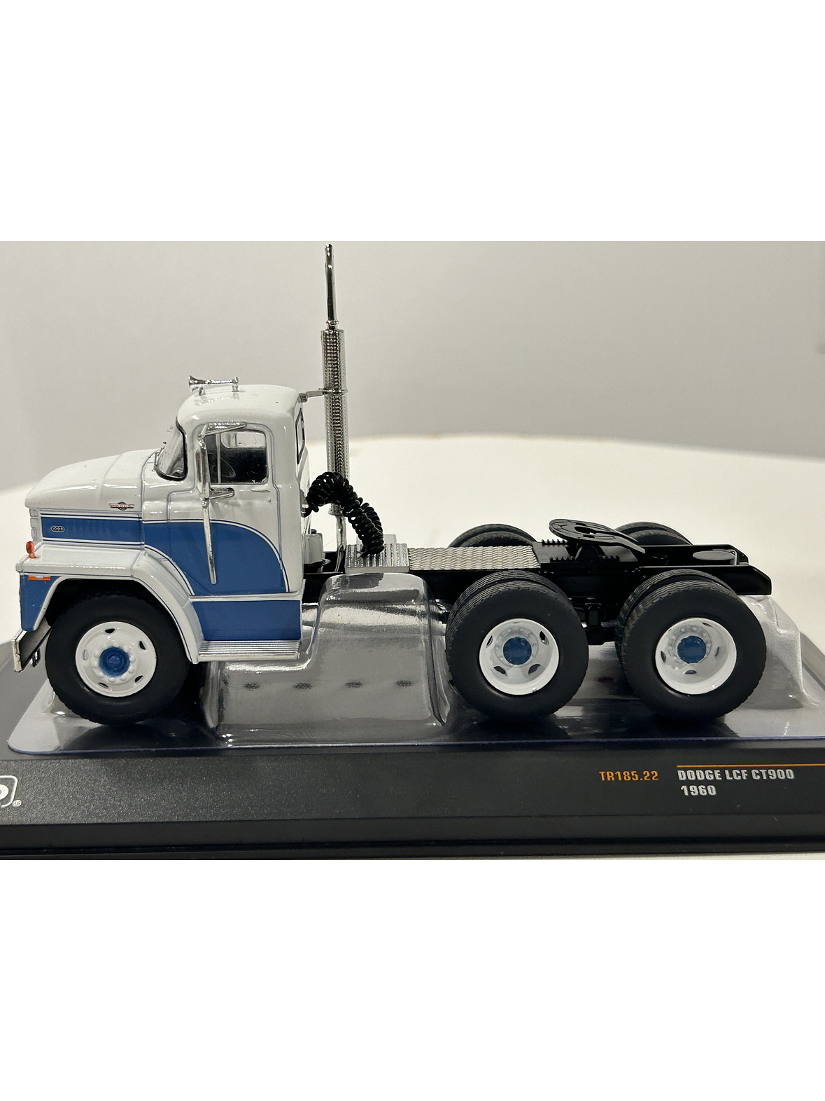 Dodge LCF CT900 1960 – IXO Models 1:43 – Clásico Americano Cabover 8