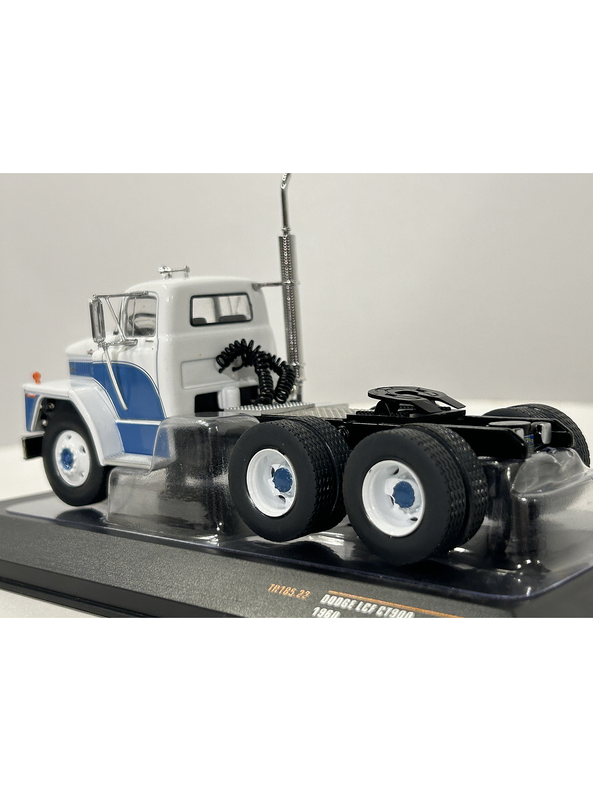 Dodge LCF CT900 1960 – IXO Models 1:43 – Clásico Americano Cabover 7