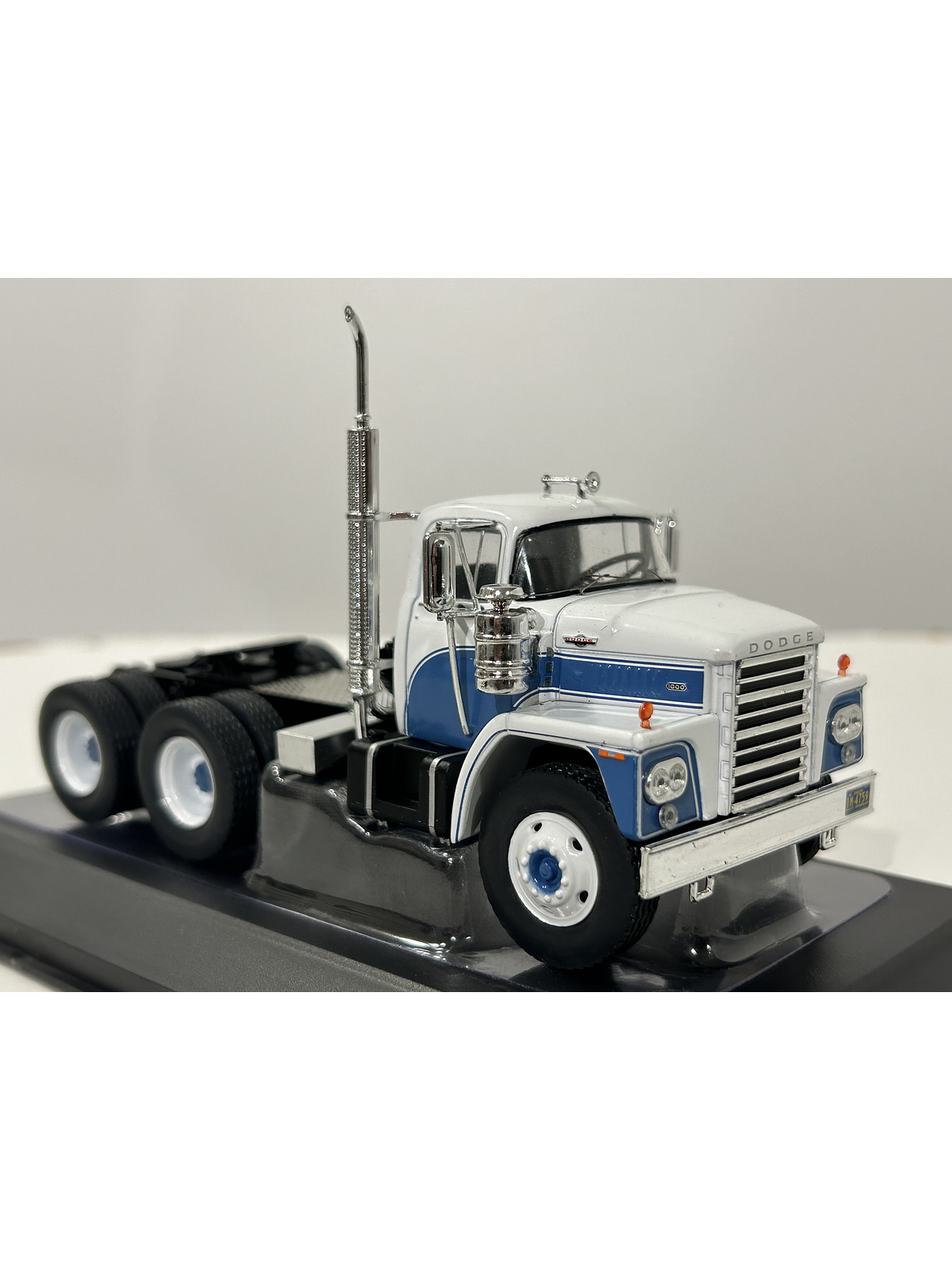 Dodge LCF CT900 1960 – IXO Models 1:43 – Clásico Americano Cabover 3