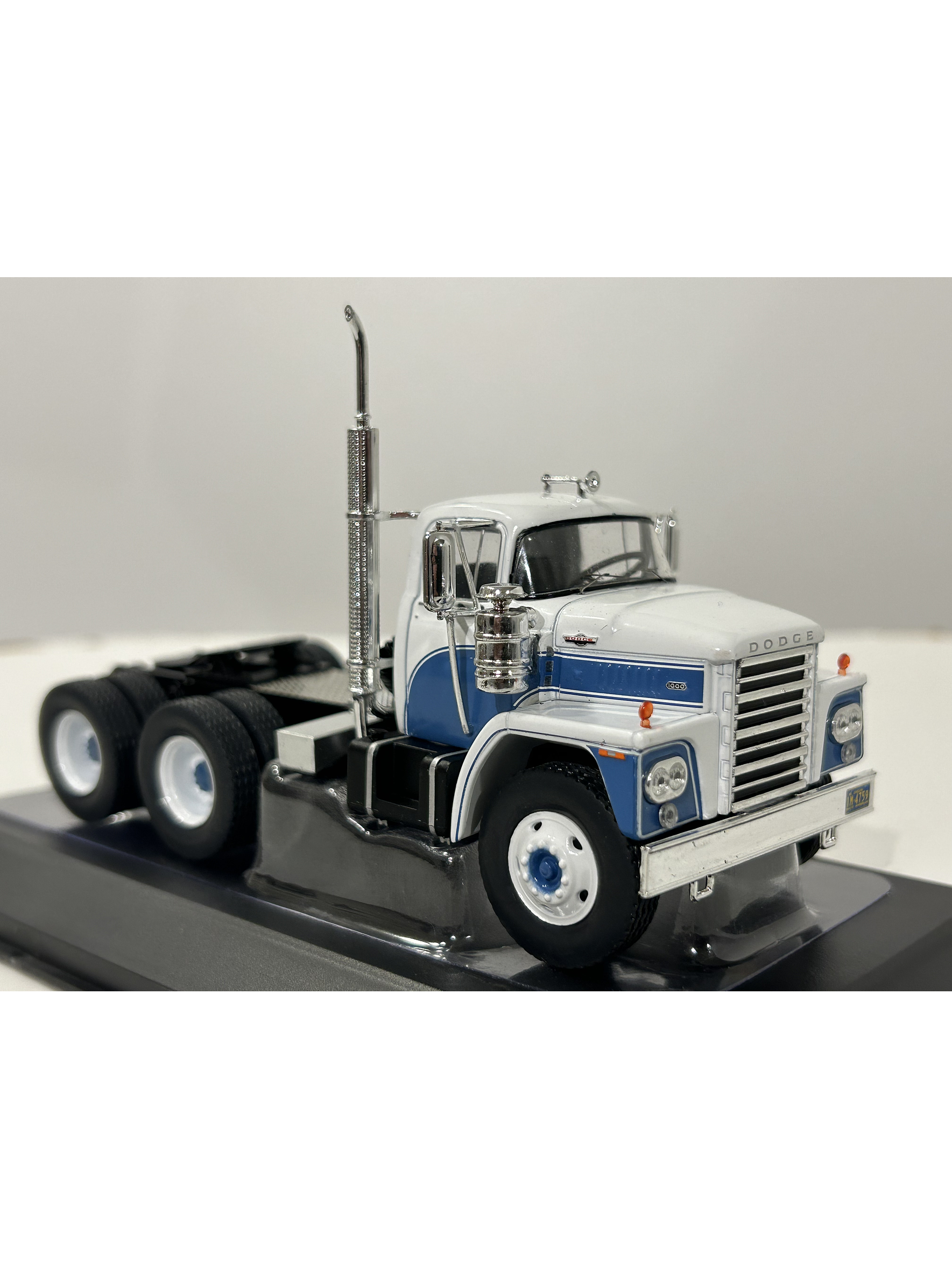 Dodge LCF CT900 1960 – IXO Models 1:43 – Clásico Americano Cabover 3