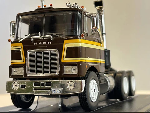 Camión Mack Serie F 1977 – Ixo Models. Escala 1:43