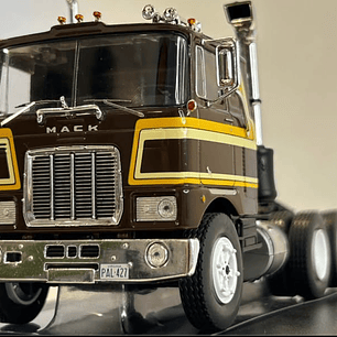 Camión Mack Serie F 1977 – Ixo Models. Escala 1:43