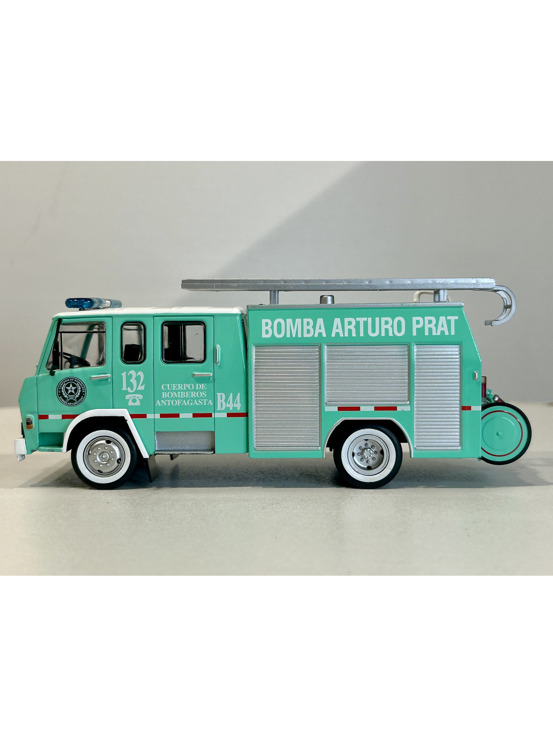 Camión de Bomberos Berliet 770 KB6 – Bomba Arturo Prat Antofagasta 1:43 | Ruta Nostalgia 8