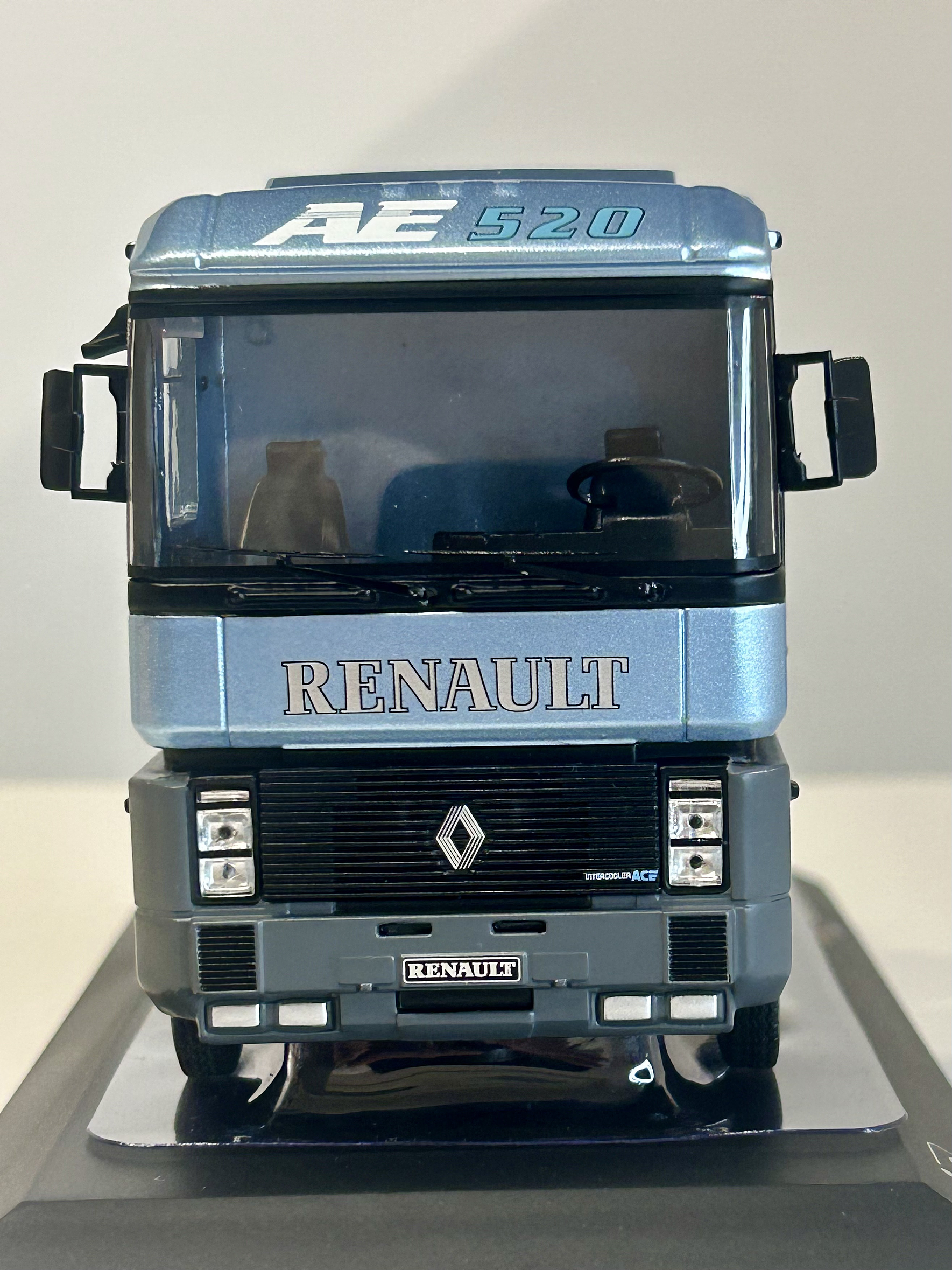 Renault Magnum AE 520 Ti 1994 – IXO Models 1:43 – Ícono europeo en Chile 2