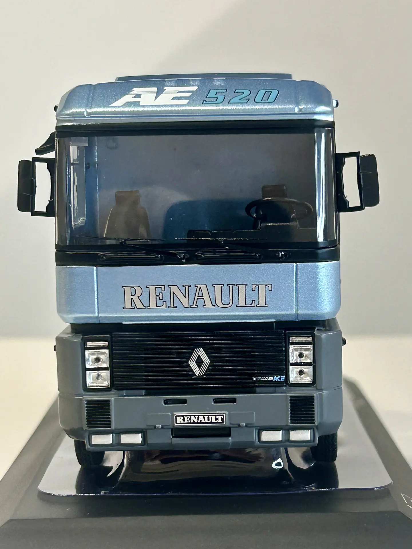 Camión Renault Magnum AE 520 Ti 1994 | IXO 1:43 2