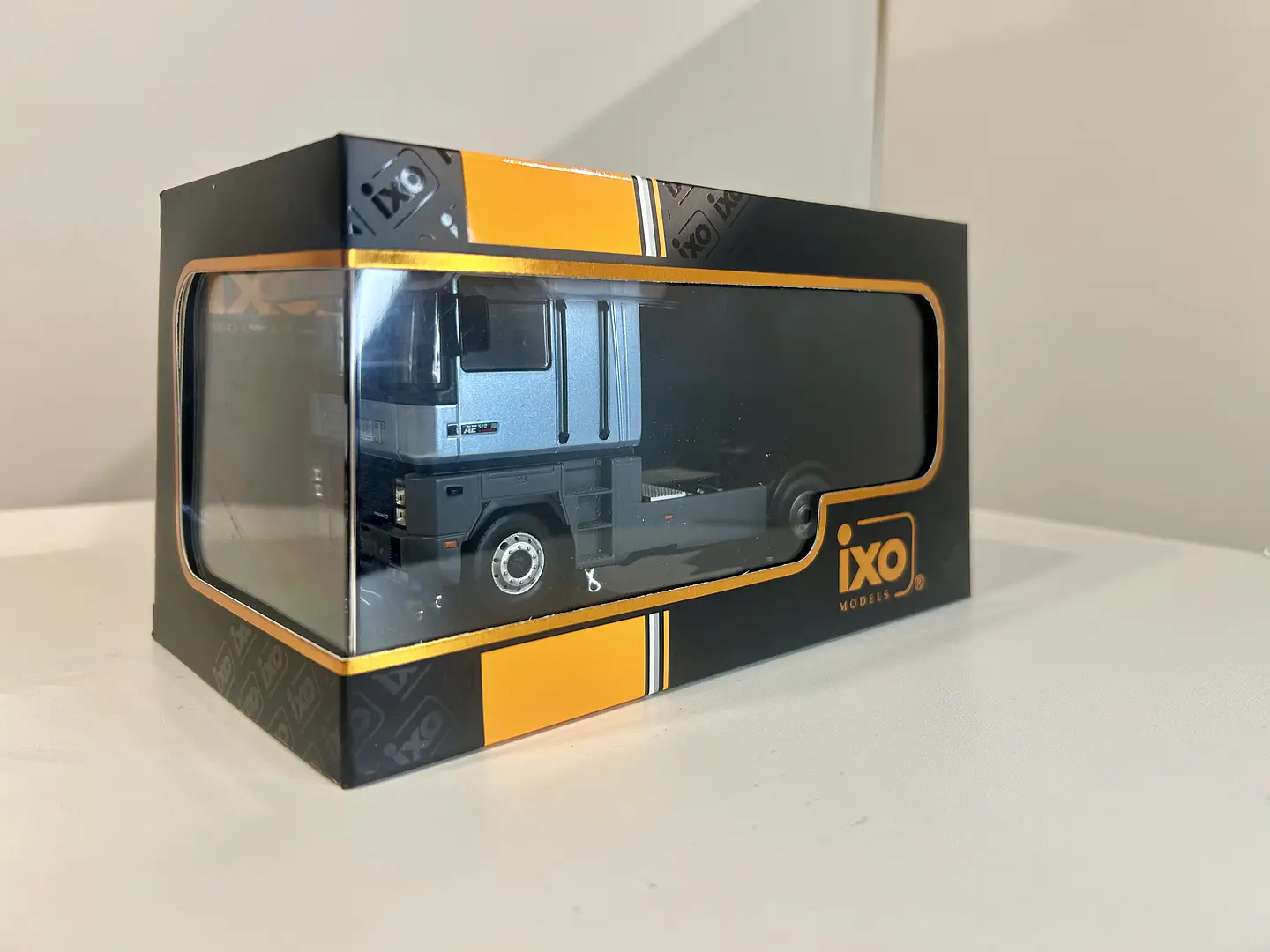 Camión Renault Magnum AE 520 Ti 1994 | IXO 1:43 9