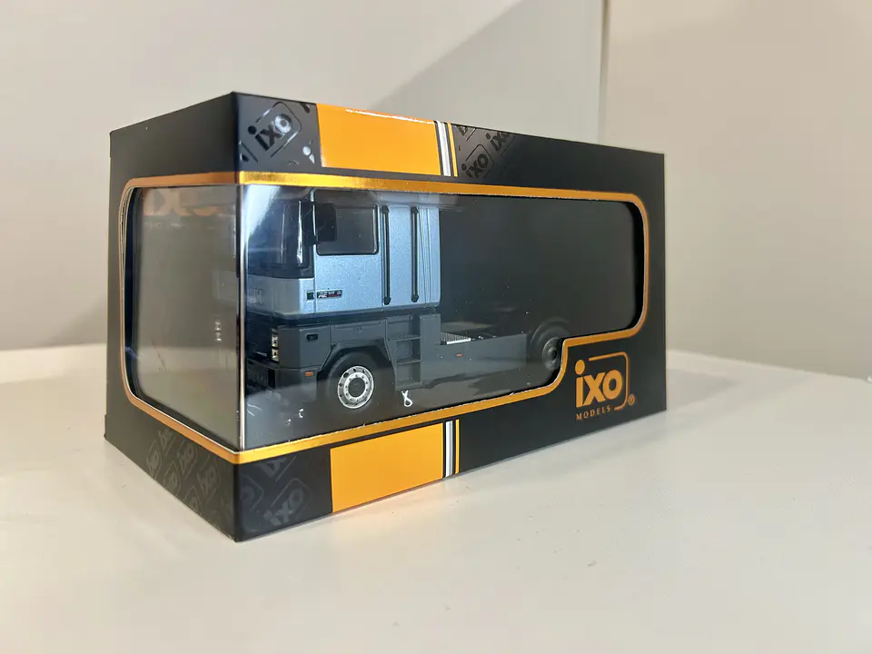 Camión Renault Magnum AE 520 Ti 1994 | IXO 1:43 9