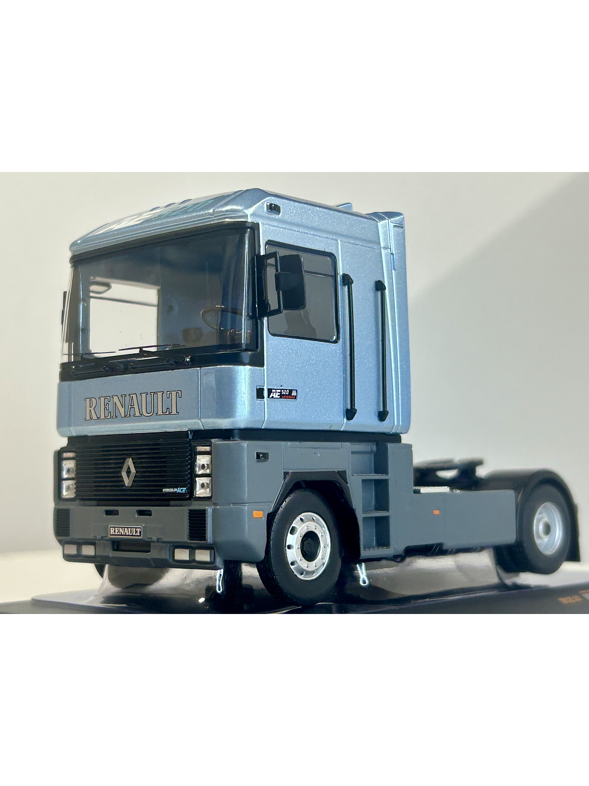 Renault Magnum AE 520 Ti 1994 – IXO Models 1:43 – Ícono europeo en Chile 1