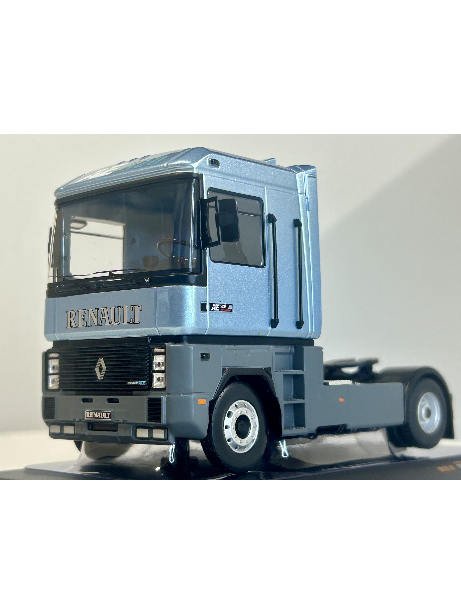Renault Magnum AE 520 Ti 1994 – IXO Models 1:43 – Ícono europeo en Chile 1