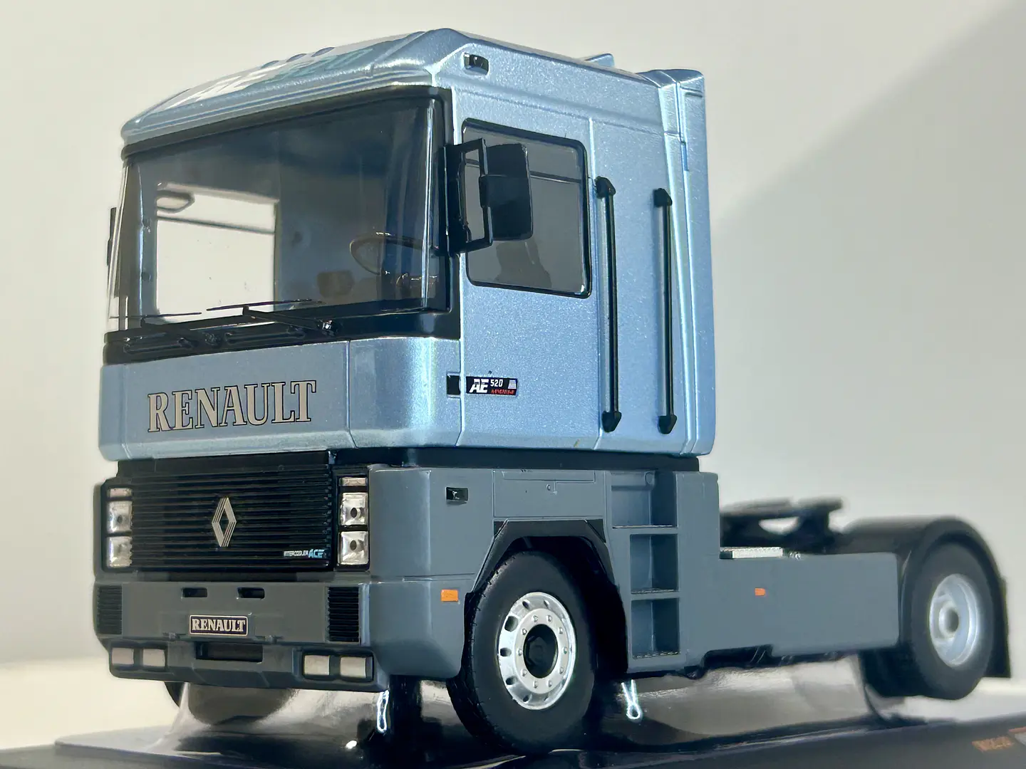 Camión Renault Magnum AE 520 Ti 1994 | IXO 1:43 1