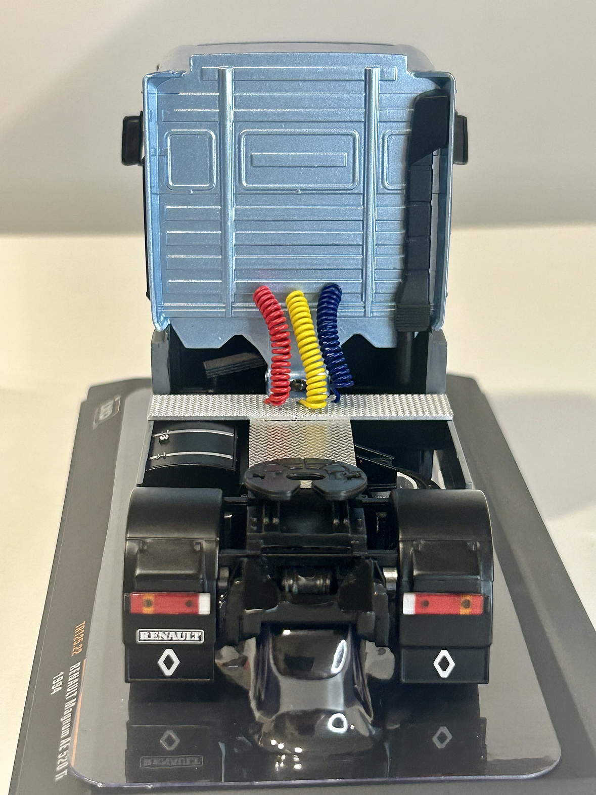 Renault Magnum AE 520 Ti 1994 – IXO Models 1:43 – Ícono europeo en Chile 6