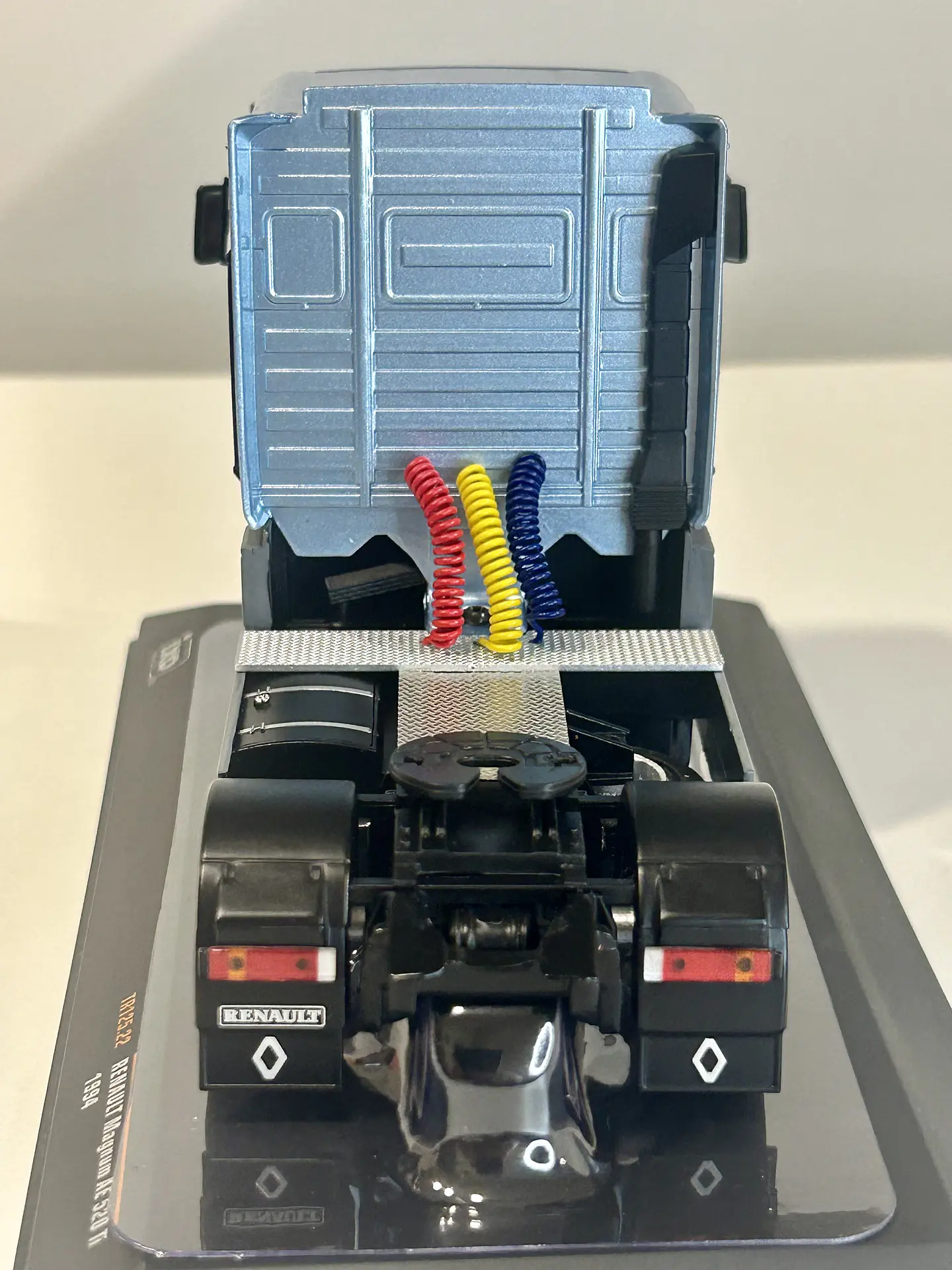 Camión Renault Magnum AE 520 Ti 1994 | IXO 1:43 6