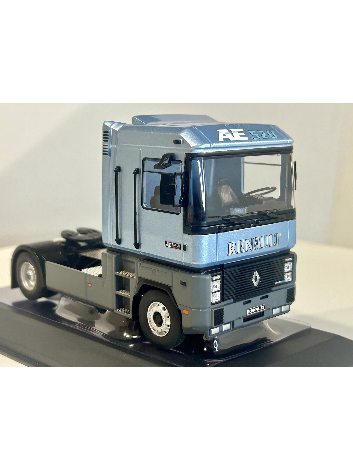 Renault Magnum AE 520 Ti 1994 – IXO Models 1:43 – Ícono europeo en Chile 3