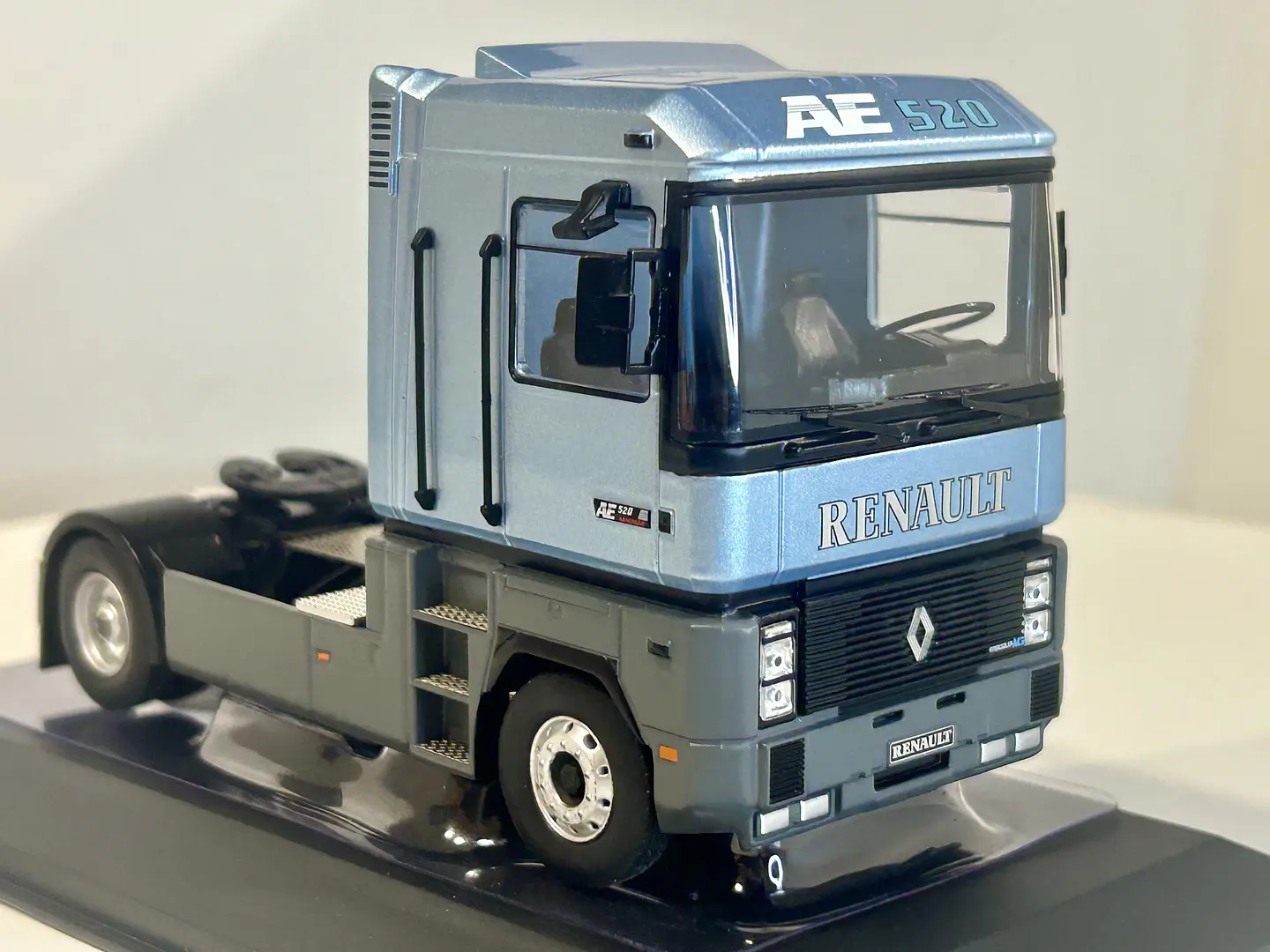 Camión Renault Magnum AE 520 Ti 1994 | IXO 1:43 3