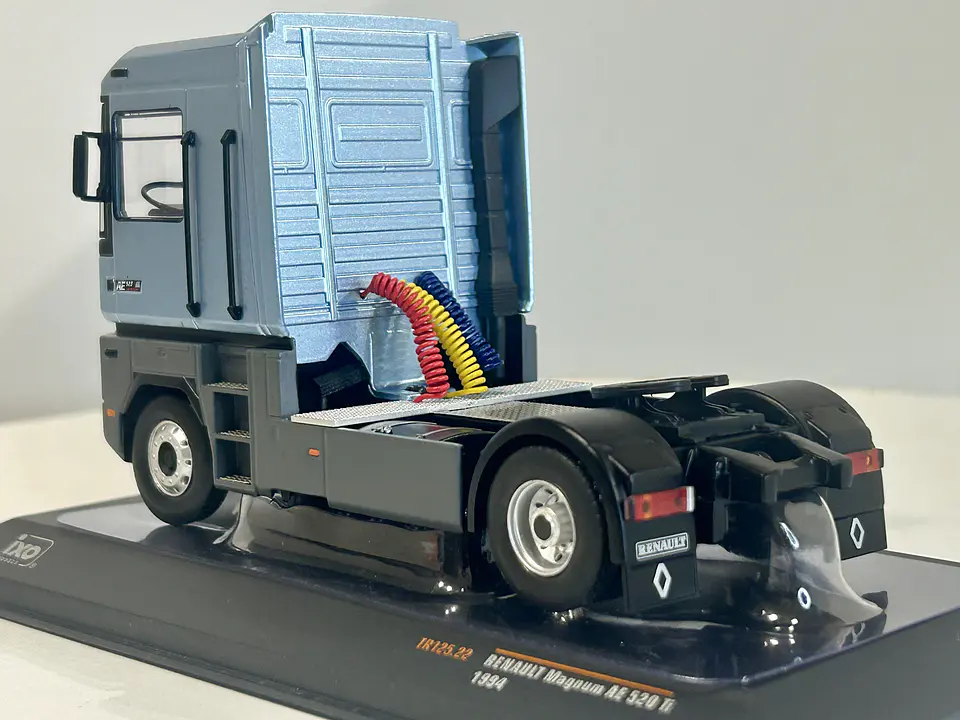 Camión Renault Magnum AE 520 Ti 1994 | IXO 1:43 7