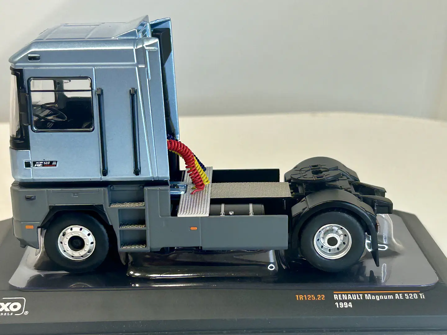 Camión Renault Magnum AE 520 Ti 1994 | IXO 1:43 8
