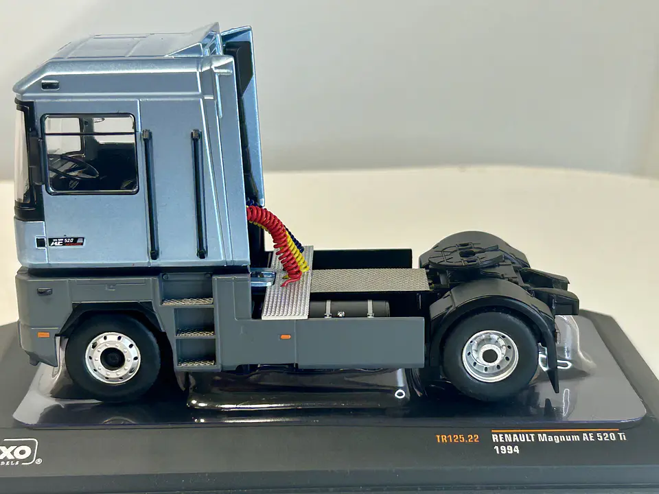 Camión Renault Magnum AE 520 Ti 1994 | IXO 1:43 8