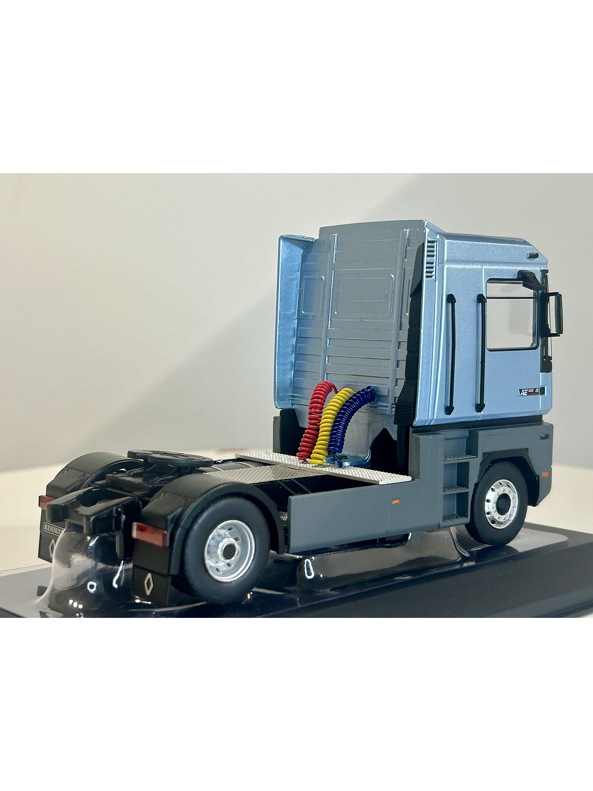 Renault Magnum AE 520 Ti 1994 – IXO Models 1:43 – Ícono europeo en Chile 5