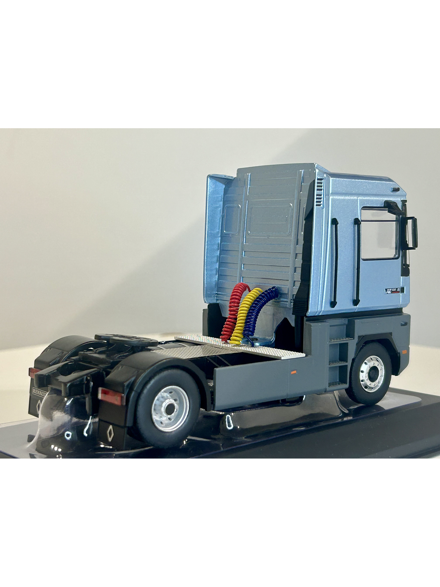 Renault Magnum AE 520 Ti 1994 – IXO Models 1:43 – Ícono europeo en Chile 5