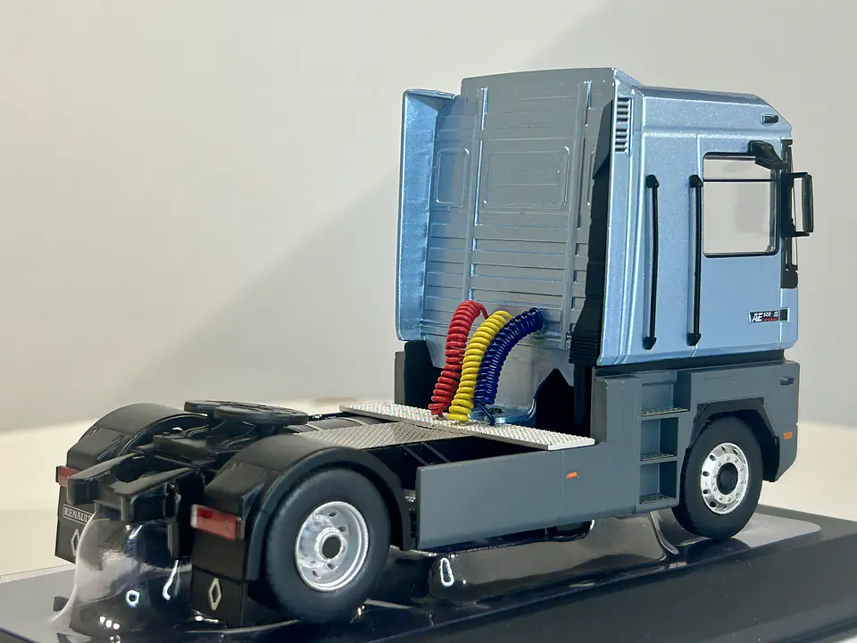 Camión Renault Magnum AE 520 Ti 1994 | IXO 1:43 5