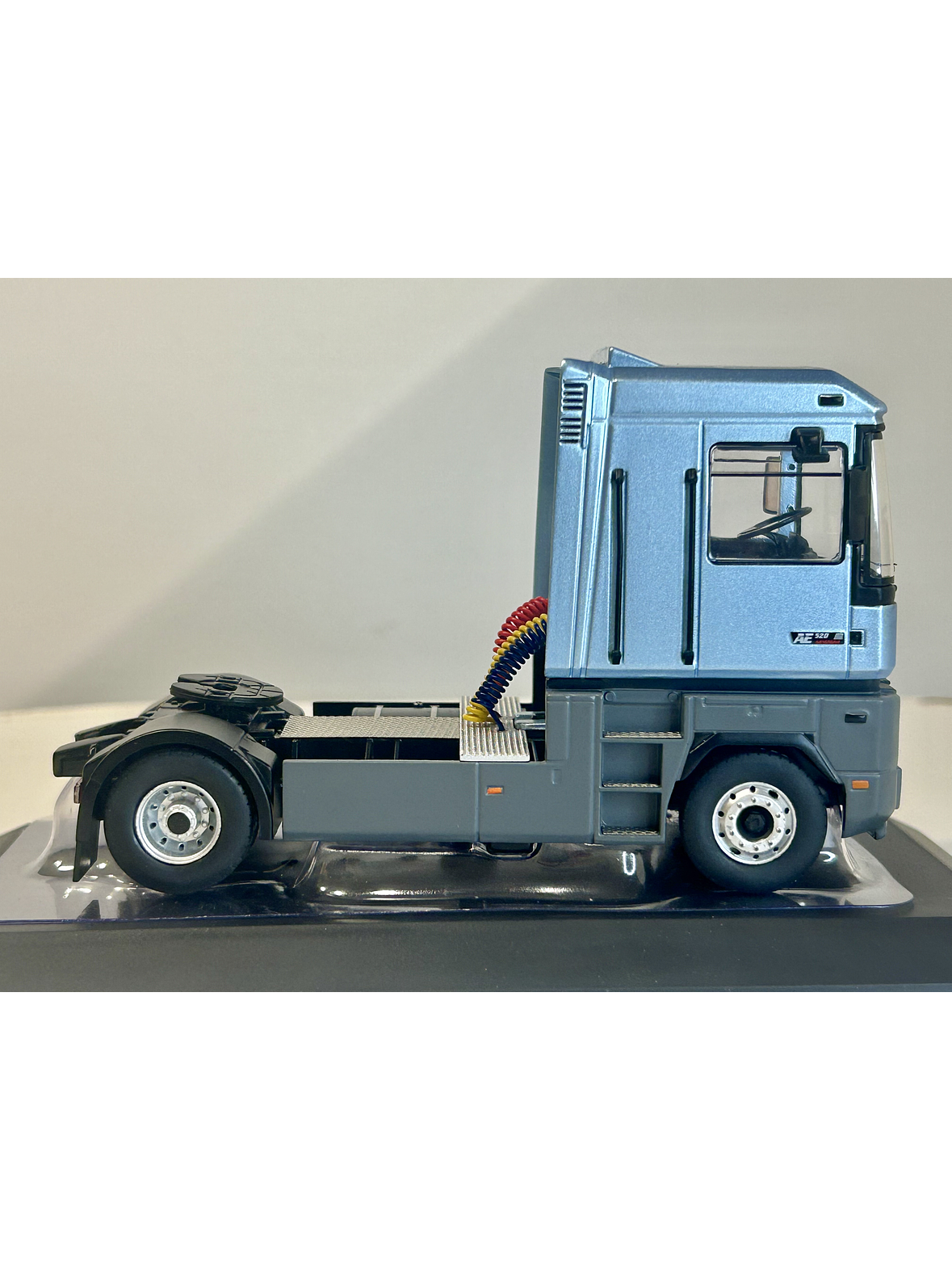 Renault Magnum AE 520 Ti 1994 – IXO Models 1:43 – Ícono europeo en Chile 4