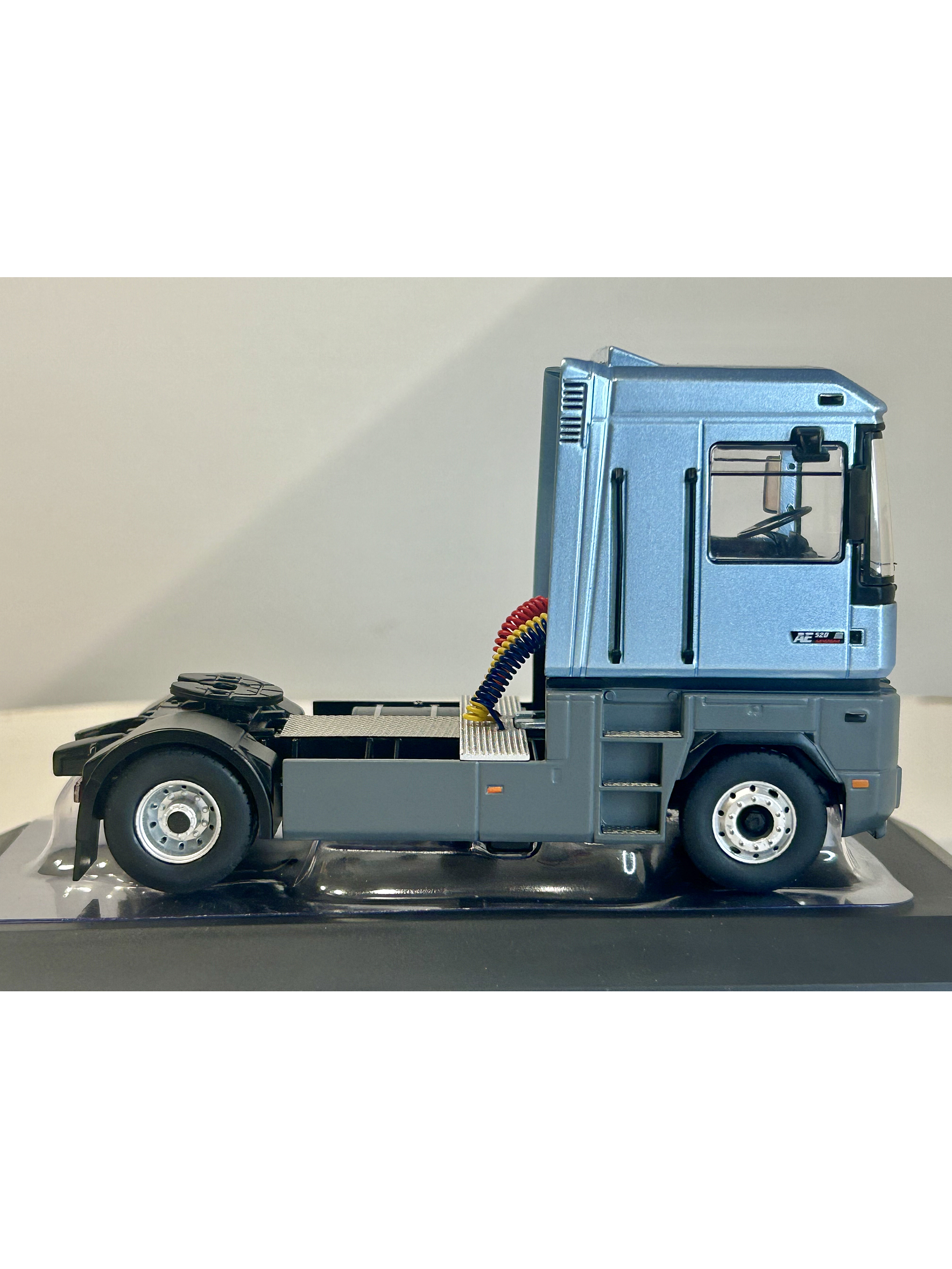 Renault Magnum AE 520 Ti 1994 – IXO Models 1:43 – Ícono europeo en Chile 4