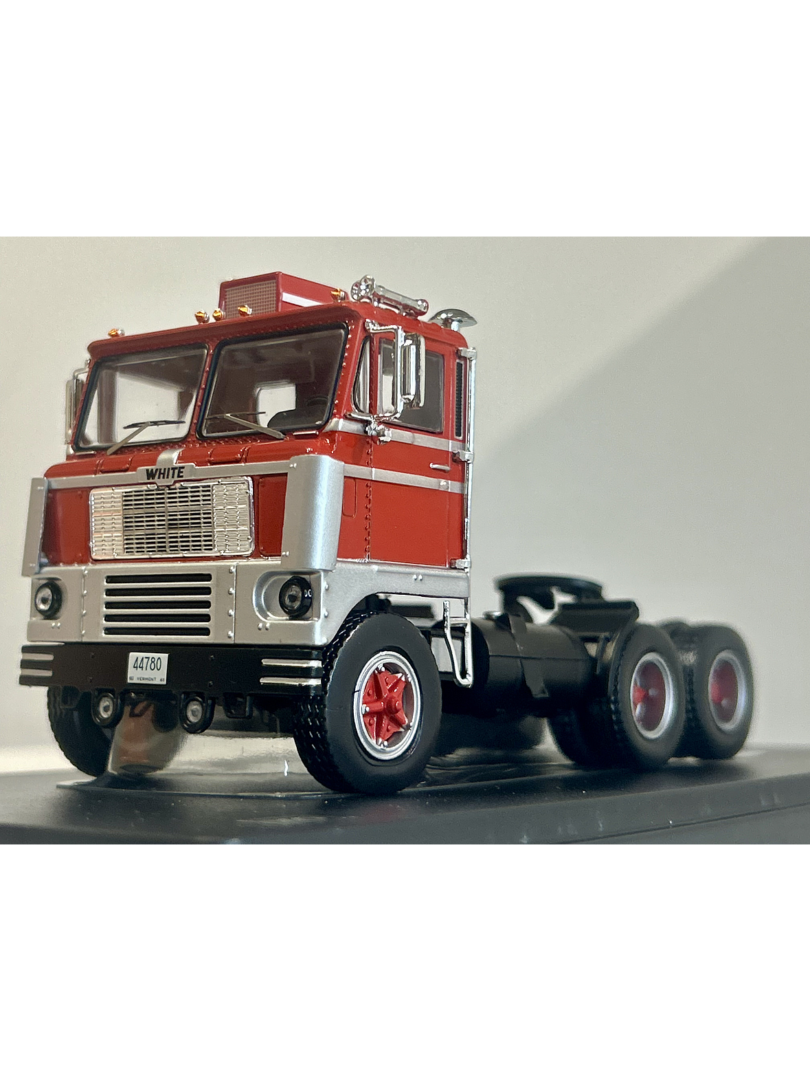 Camión White 7400 1960 | IXO Models 1:43 – Clásico americano de los 60 1