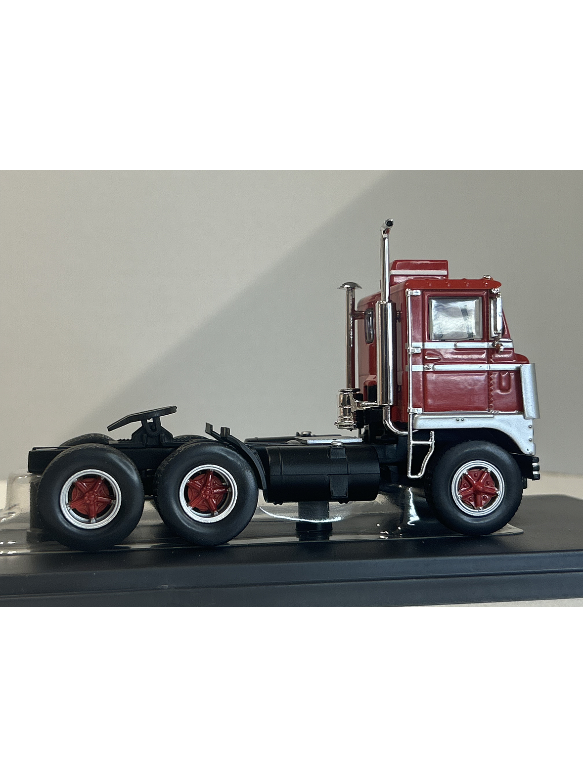 Camión White 7400 1960 | IXO Models 1:43 – Clásico americano de los 60 4