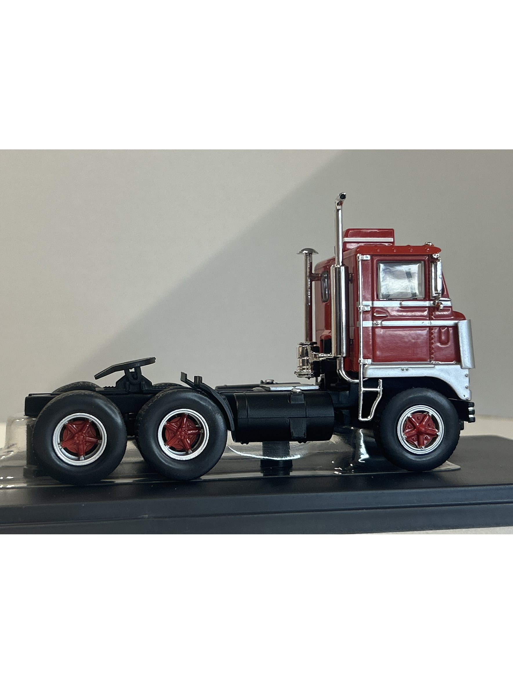 Camión White 7400 1960 | IXO Models 1:43 – Clásico americano de los 60 4