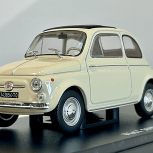 Fiat 500D 1960 beige claro 1:24 – Citycar italiano clásico con techo de lona y placas Torino