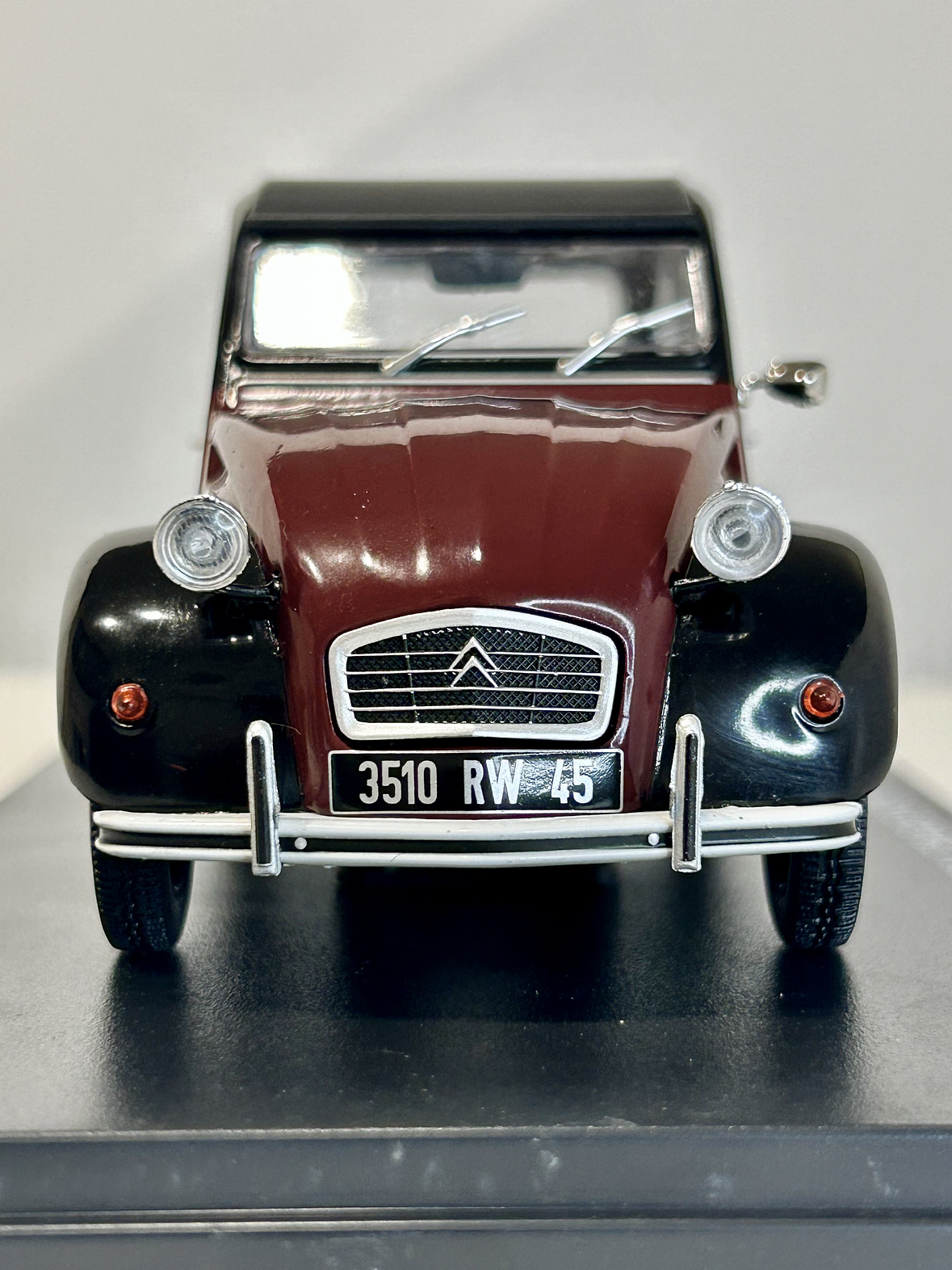 Citroën 2CV6 Charleston 1982 dark red/black – Fabbri Editori 1:24 | Clásico francés de dos tonos para coleccionistas 2