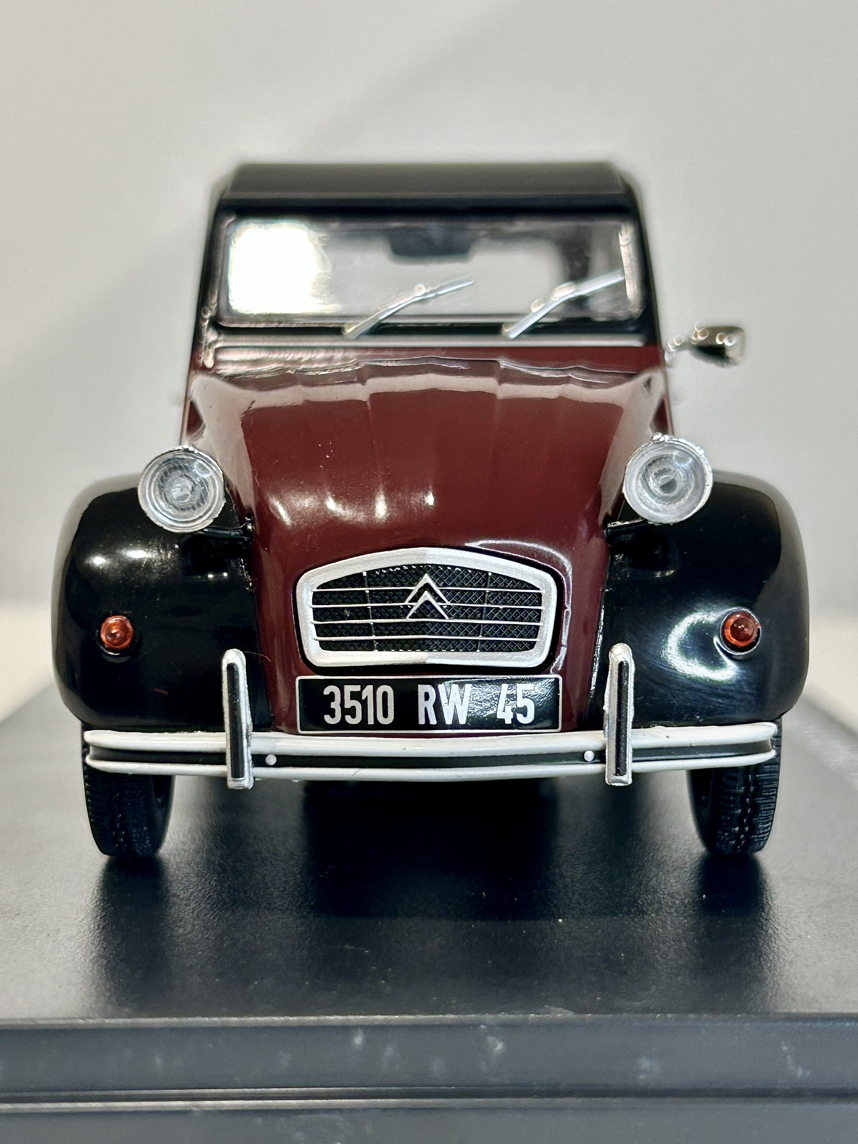 Citroën 2CV6 Charleston 1982 dark red/black – Fabbri Editori 1:24 | Clásico francés de dos tonos para coleccionistas 2