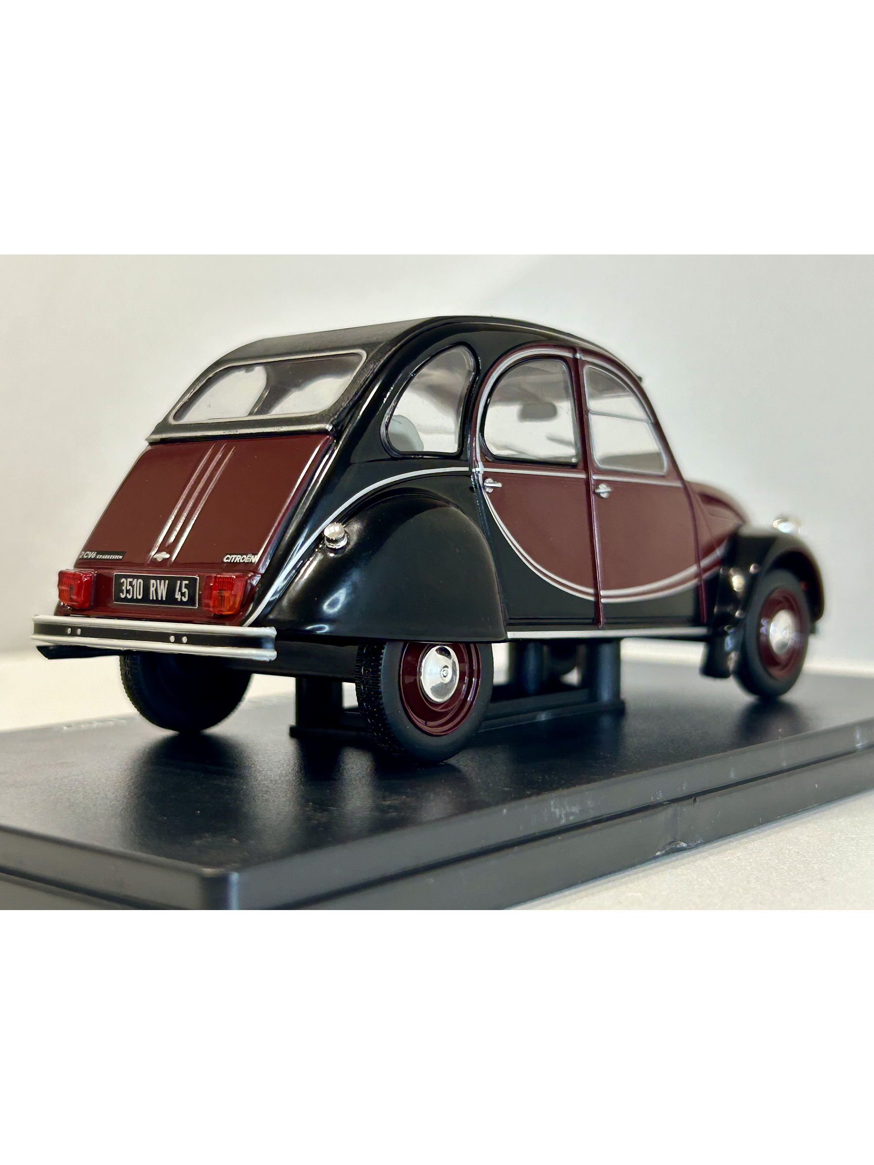 Citroën 2CV6 Charleston 1982 dark red/black – Fabbri Editori 1:24 | Clásico francés de dos tonos para coleccionistas 5