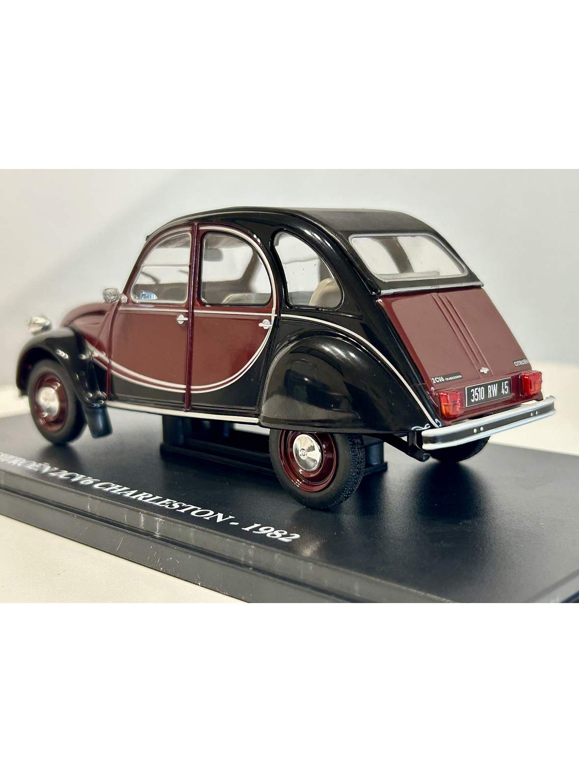 Citroën 2CV6 Charleston 1982 dark red/black – Fabbri Editori 1:24 | Clásico francés de dos tonos para coleccionistas 7