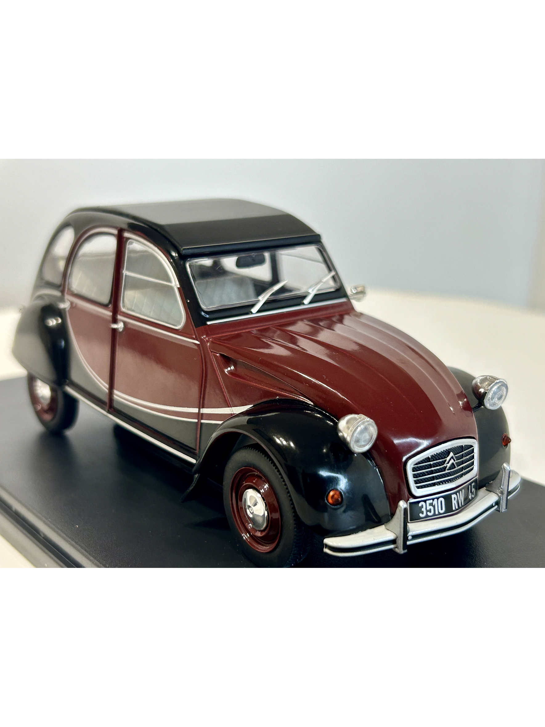 Citroën 2CV6 Charleston 1982 dark red/black – Fabbri Editori 1:24 | Clásico francés de dos tonos para coleccionistas 3
