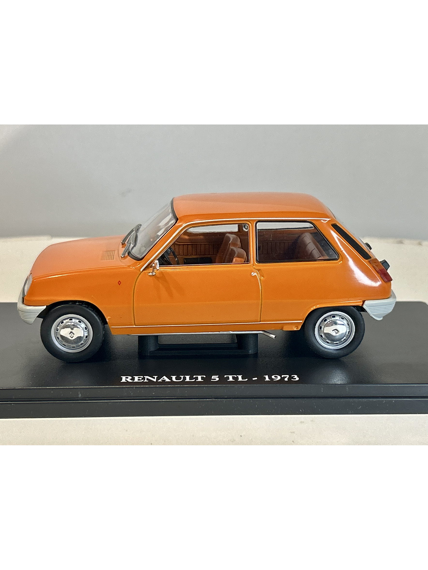 Renault 5 TL 1973 naranja 1:24 Fabbri Editori – Supermini francés icónico para coleccionistas 8