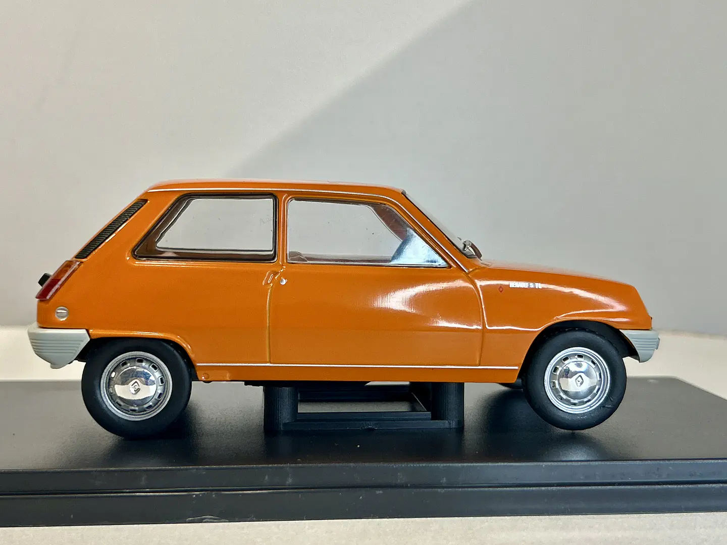 Auto  Renault 5 Tl. 1973. Fabbri Editori. Escala 1:24  4