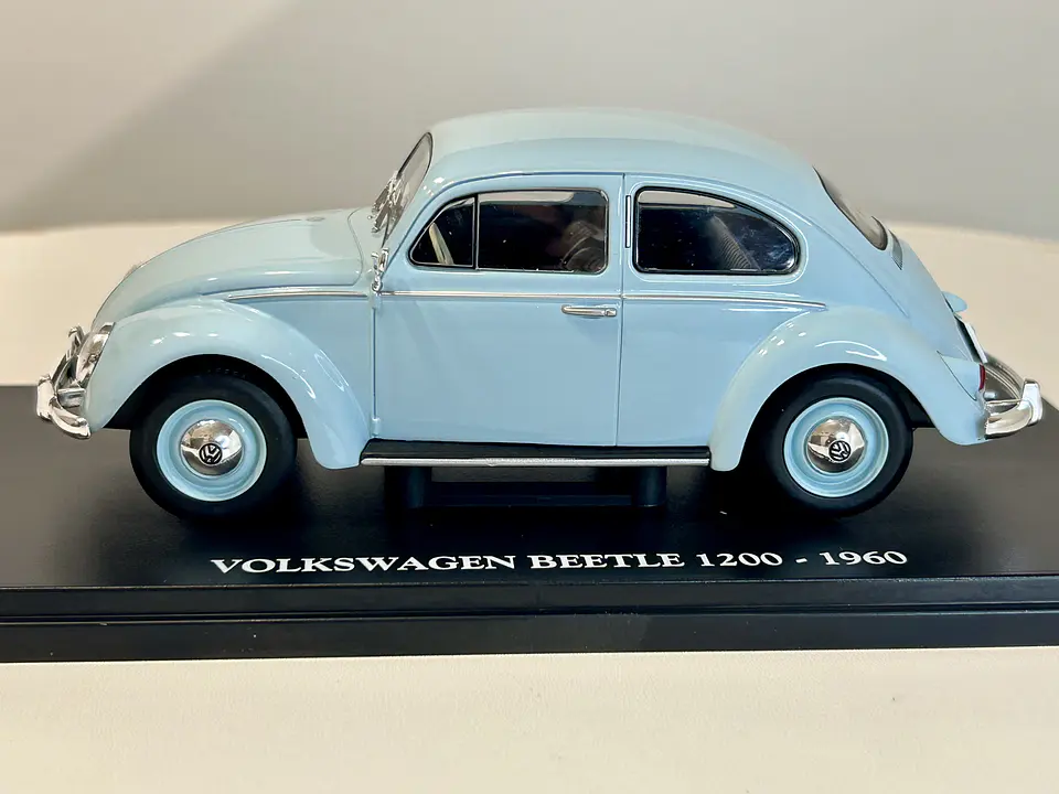 Auto Volkswagen Beetle 1200 1973 celeste 1:24 Fabbri Editori 8