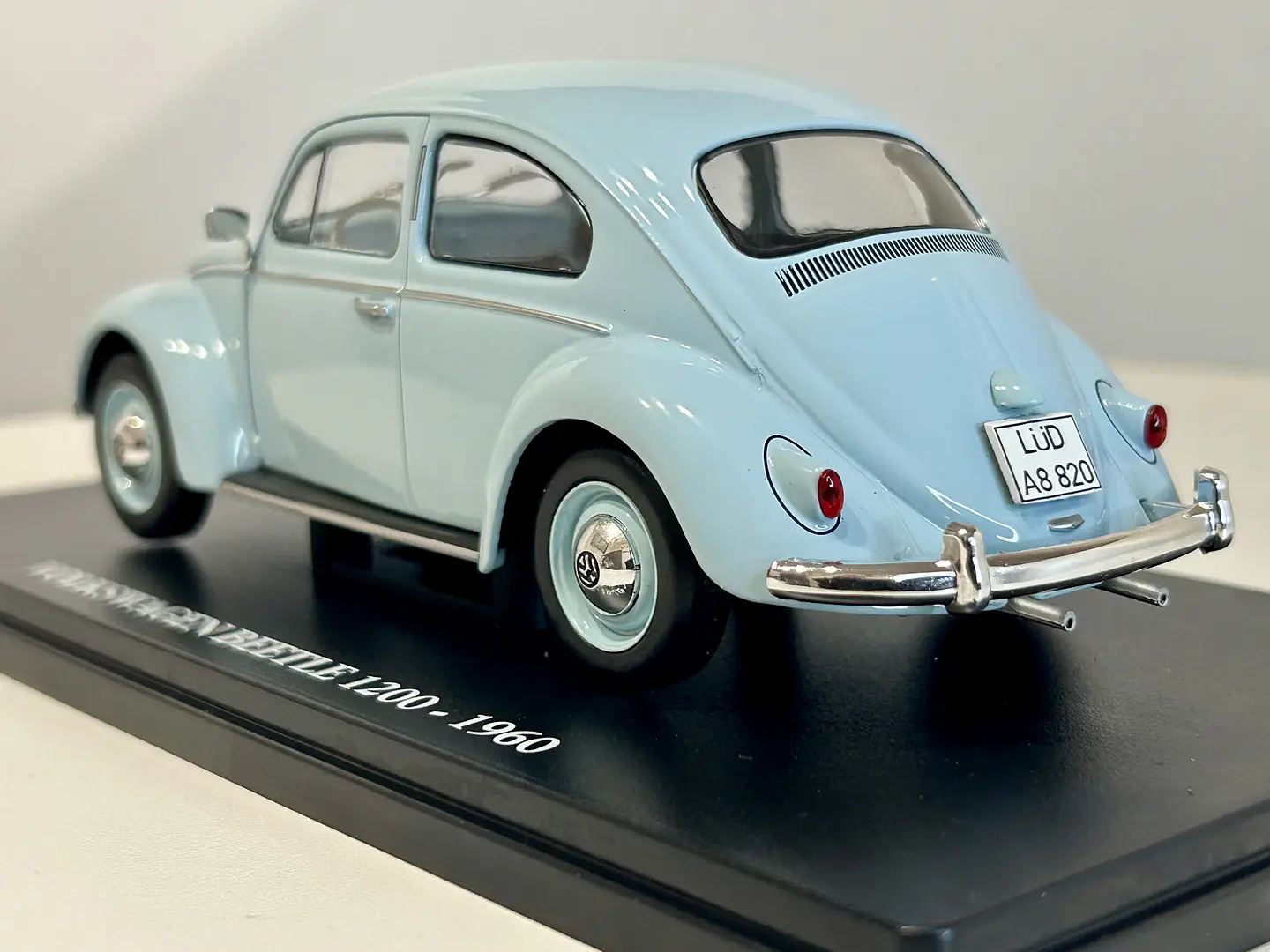 Auto Volkswagen Beetle 1200 1973 celeste 1:24 Fabbri Editori 7