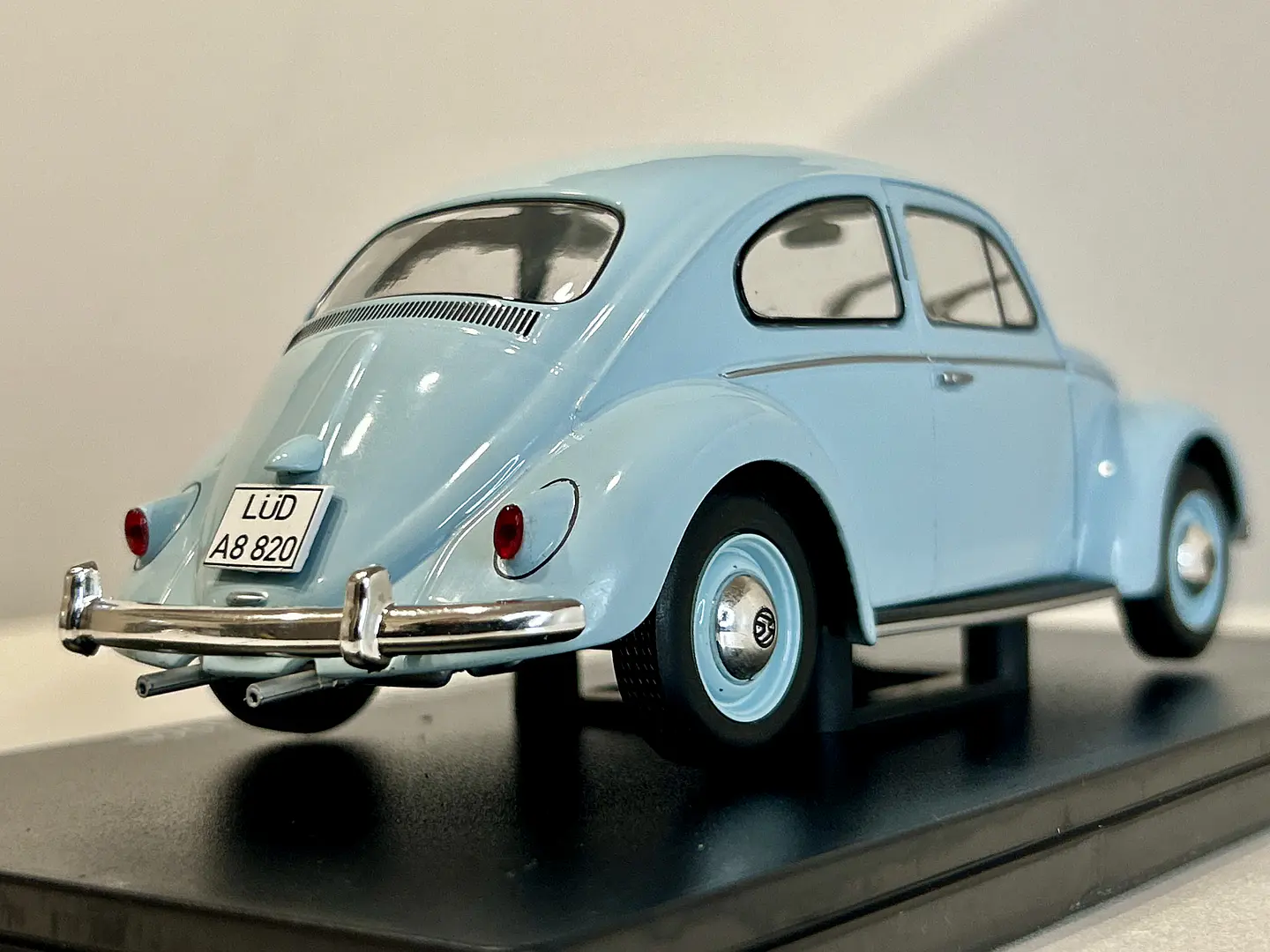 Auto Volkswagen Beetle 1200 1973 celeste 1:24 Fabbri Editori 5