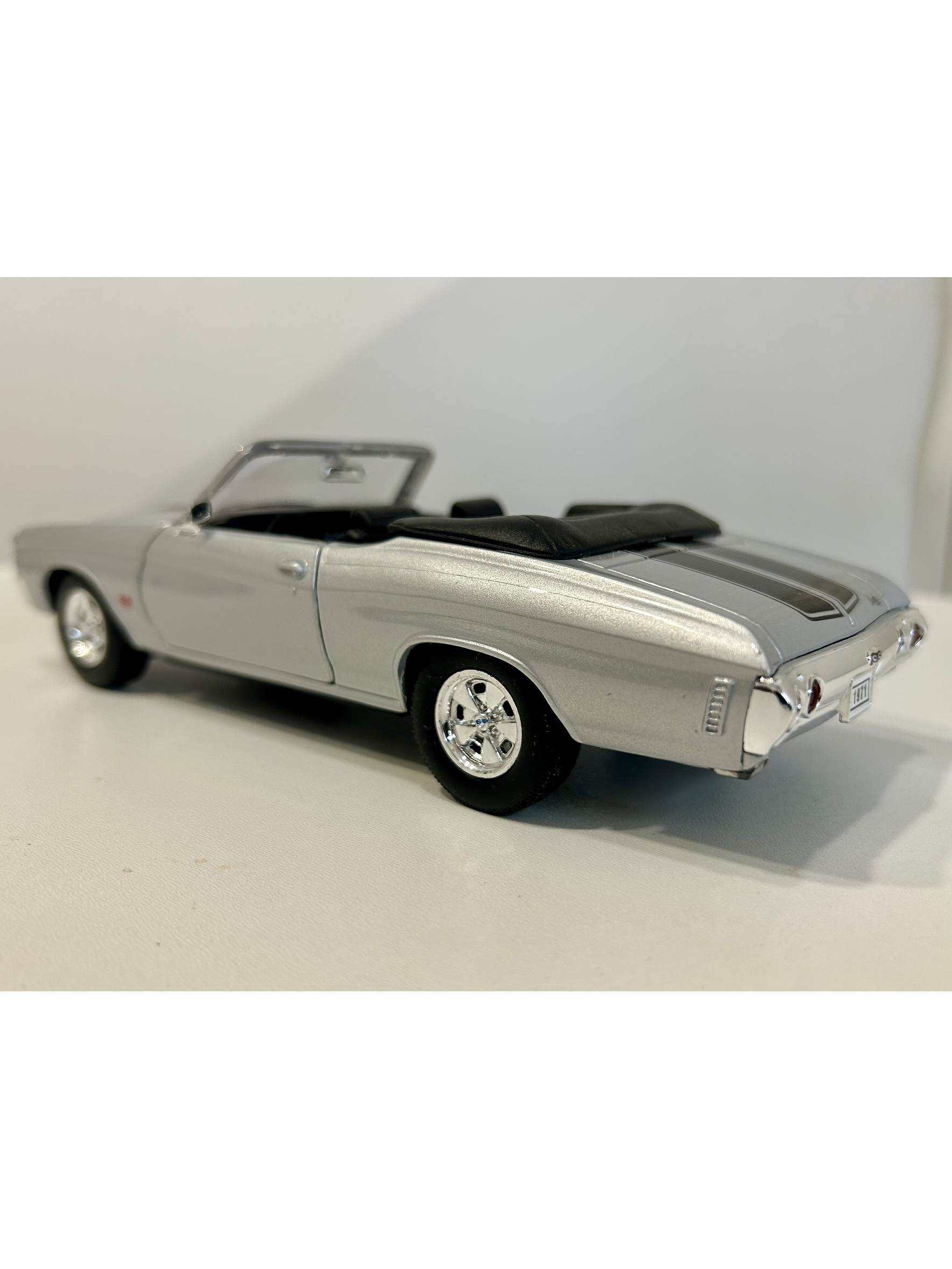 Chevrolet Chevelle SS 454 Convertible 1971 – Modelo a Escala 1:24 Welly Diecast Coleccionable 19