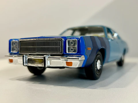 GreenLight Hollywood 1:24 Plymouth Fury “Hunter” 1977 azul claro – Sedán clásico B-body para coleccionistas en Chile