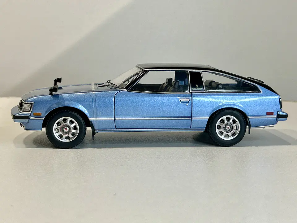 Auto Toyota Celica XX 1978 azul metalizado/negro 1:24 9
